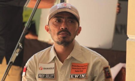 Pimpinan Bawaslu Sulut, Awaludin Umbola. (Foto: Erwin Makalunsenge/Bolmong.News)