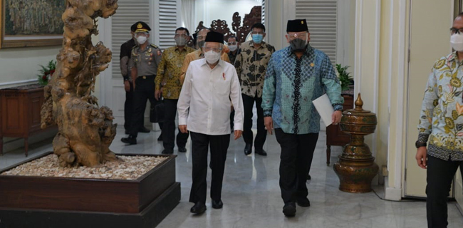 Wakil Presiden RI Ma'ruf Amin dan Ketua DPD RI AA LaNyalla Mahmud Mattaliti, Kamis siang (3/12). (Sumber Foto: RMOL.ID)