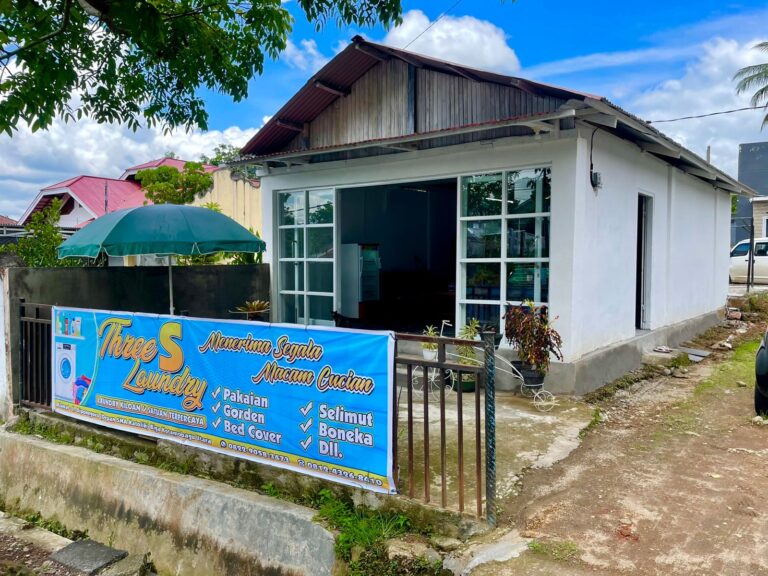 S Three Laundry di Kelurahan Biga, Kecamatan Kotamobagu Utara. (foto: Laras Dondo/Bolmong.News)