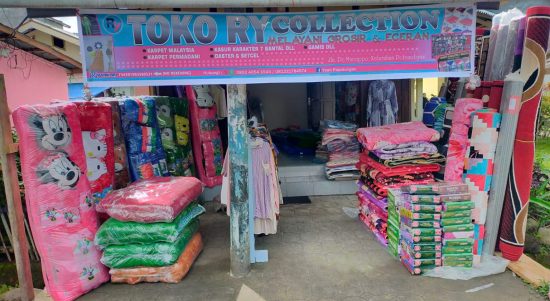 Toko Ry Collection milik Yoan Paputungan, warga Kelurahan Pobundayan, Kecamatan Kotamobagu Selatan. (Foto: Laras Dondo/Bolmong.News)