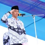 Bupati Boltim Sam Sachrul Mamonto saat menjadi inspektur upacara pada peringatan Hari Guru Nasional dan PGRI, Jumat, 25 November 2022. (Foto: Gazali Potabuga/Bolmong.News)