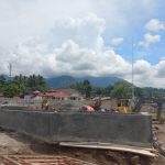 Pembangunan Lapangan Boki Hotimbang Kotamobagu. (Foto: Miranty Manangin/Bolmong.News)