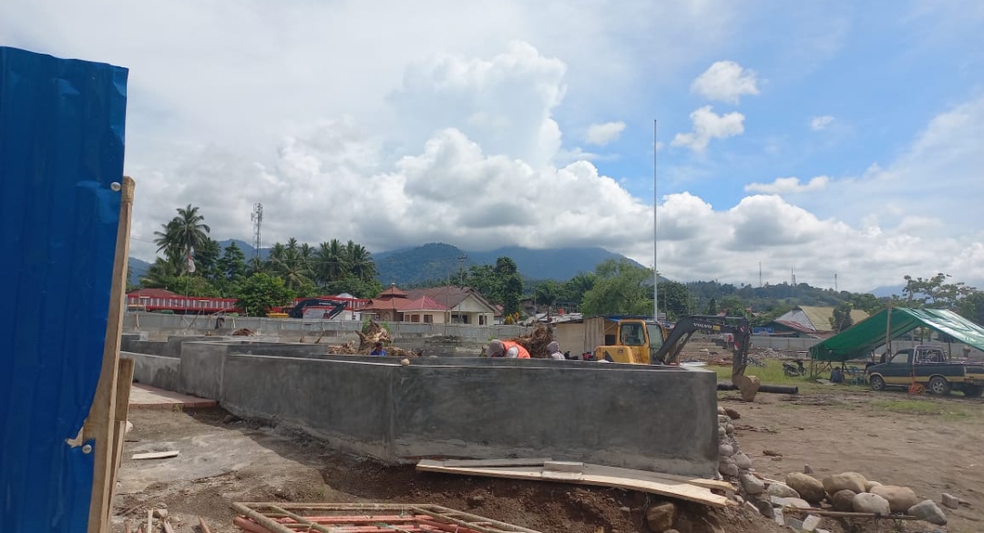 Pembangunan Lapangan Boki Hotimbang Kotamobagu. (Foto: Miranty Manangin/Bolmong.News)