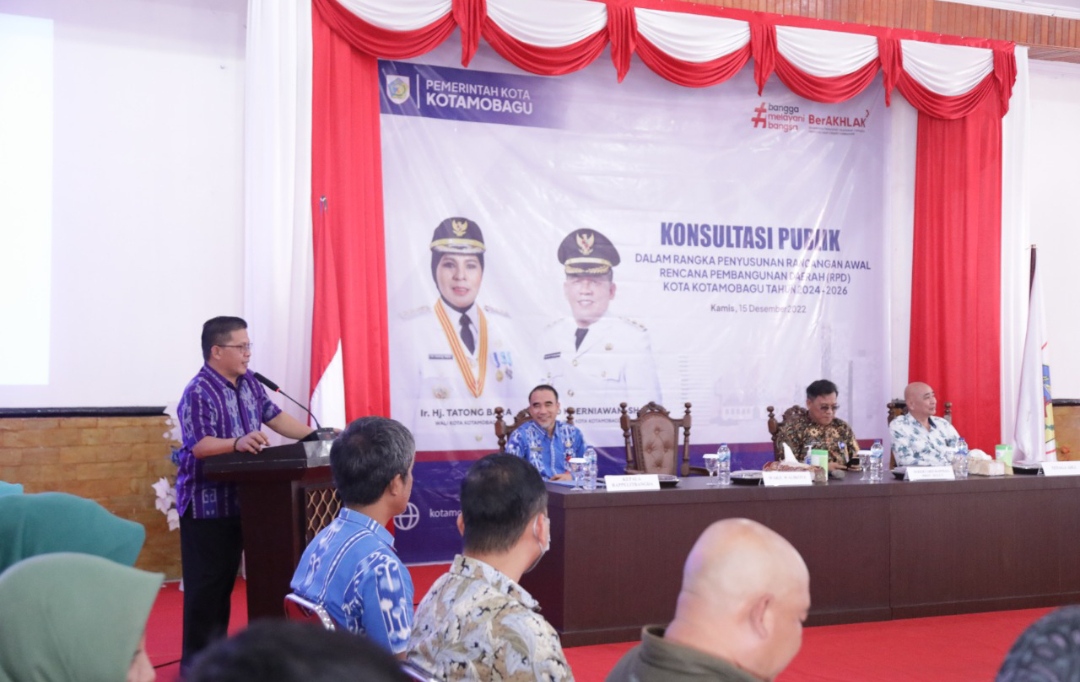 Pelaku pembawa sajam RM alias Riki warga Desa Mogoyunggung Satu yang diamankan Tim Resmob Polres Bolmong, di Desa Mopugad, Jumat, 16 Desember 2022. (Foto: dok/Tim Resmob Polres Bolmong)Wakil Wali Kota Kotamobagu, Nayodo Koerniawan saat membuka pelaksanaan kegiatan Forum Konsultasi Publik Rencana Pembangunan Daerah Kota Kotamobagu Tahun 2024 – 2026, Kamis (15/12/2022). (Foto: Adit/Diskominfo Kotamobagu)