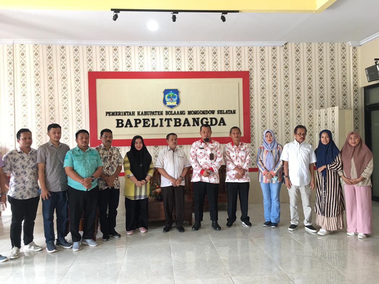 Kunjungan kerja Ketua DPRD Provinsi Gorontalo ke Kantor Bappelitbangda Kabupaten Bolsel, Kamis, 8 Desember 2022. (Foto: Wawan Dentaw/Bolmong.News)