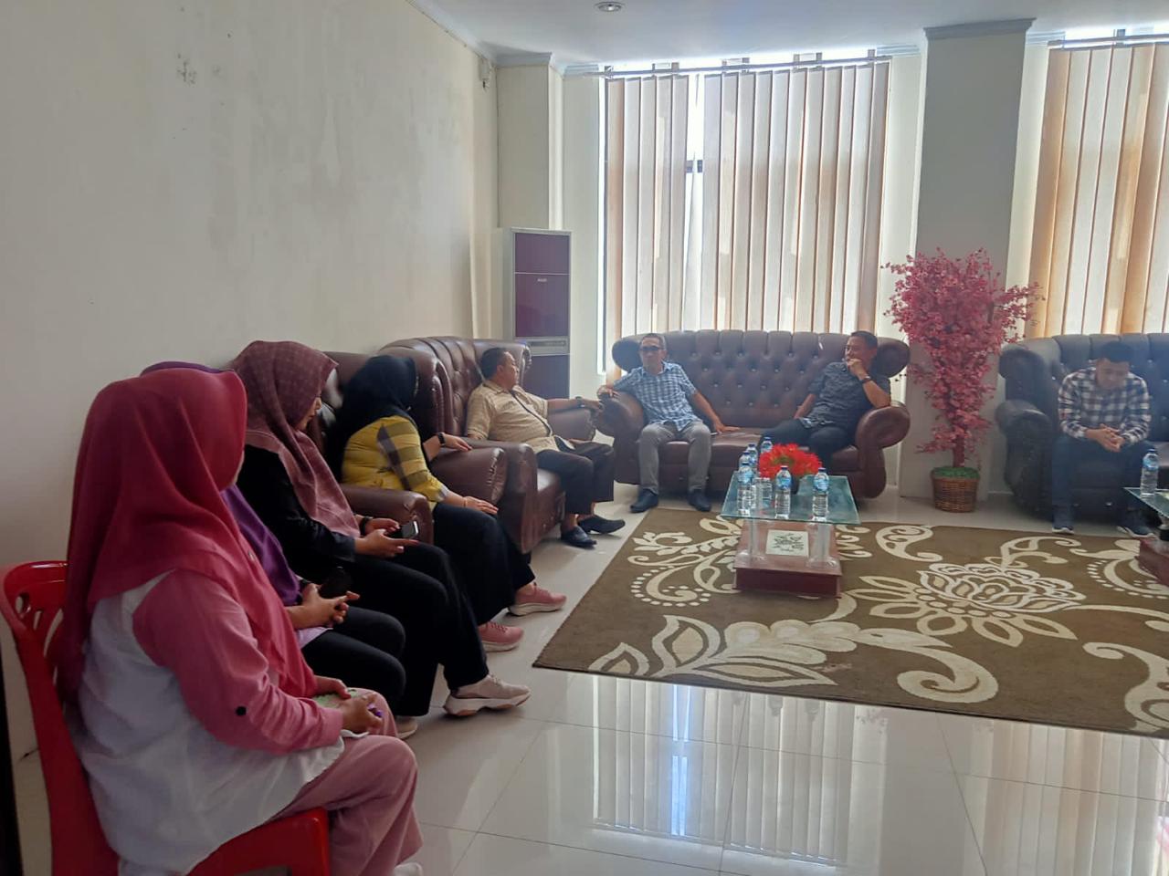 Suasana kunjungan kerja Ketua DPRD Provinsi Gorontalo ke DPRD Bolsel, Kamis, 8 Desember 2022. (Foto: Wawan Dentaw/Bolmong.News)