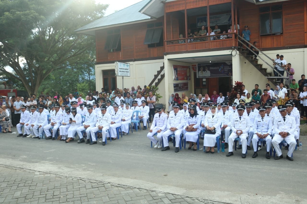 58 Pjs Sangadi se Kabupaten Boltim yang dilantik Bupati Boltim Sam Sachrul Mamonto, bertempat di Kantor Bupati Boltim, Rabu, 21 Desember 2022. (Foto: Gazali Potabuga)