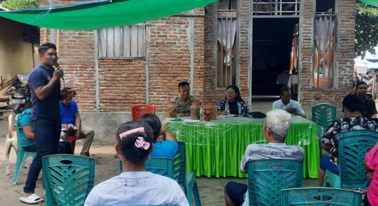 Polsek Nuangan saat menggelar Jumat Curhat di Desa Jiko Kecamatan Motongkad Kabupaten Boltim, Jumat (`13/1/2023). Foto: Gazali Potabuga/Bolmong.News.