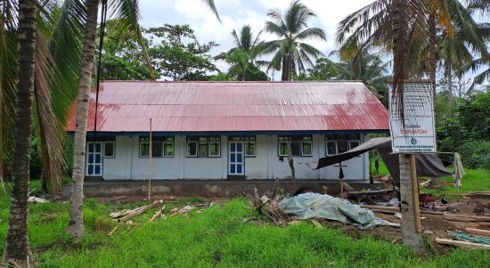 Tampak gedung Sekolah Dasar yang dibangun Pemkab Boltim melalui Disdikbud tahun 2022 lalu. Foto: Gazali Potabuga/Bolmong.News.