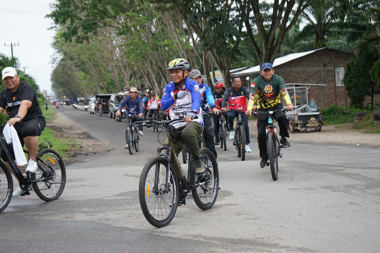 Bupati Asahan Gowes bersama OPD Sabtu (07/01/2023) pagi. Foto: Anggi Lubis/bolmong.news