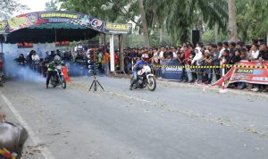 Event Drag Bike Ikatan Komunikasi Mahasiswa Asahan dilaksanakan di Pabrik Benang Kisaran resmi ditutup Bupati Asahan Surya, BSc, Minggu (29/01/2023) Sore. Foto: Anggi Lubis/bolmong.news