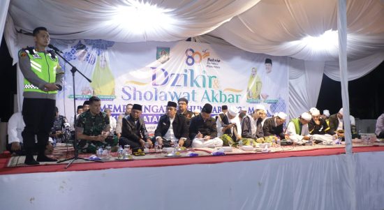 Dzikir dan Sholawat Akbar yang dilaksanakan di Halaman Stadion Mutiara Kisaran Kabupaten Asahan, Sabtu (31/12/2022) malam. Foto: Anggi Lubis/Bolmong.News