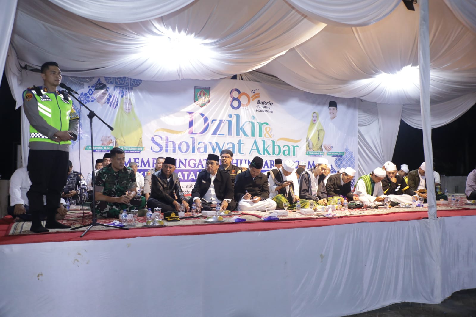 Dzikir dan Sholawat Akbar yang dilaksanakan di Halaman Stadion Mutiara Kisaran Kabupaten Asahan, Sabtu (31/12/2022) malam. Foto: Anggi Lubis/Bolmong.News