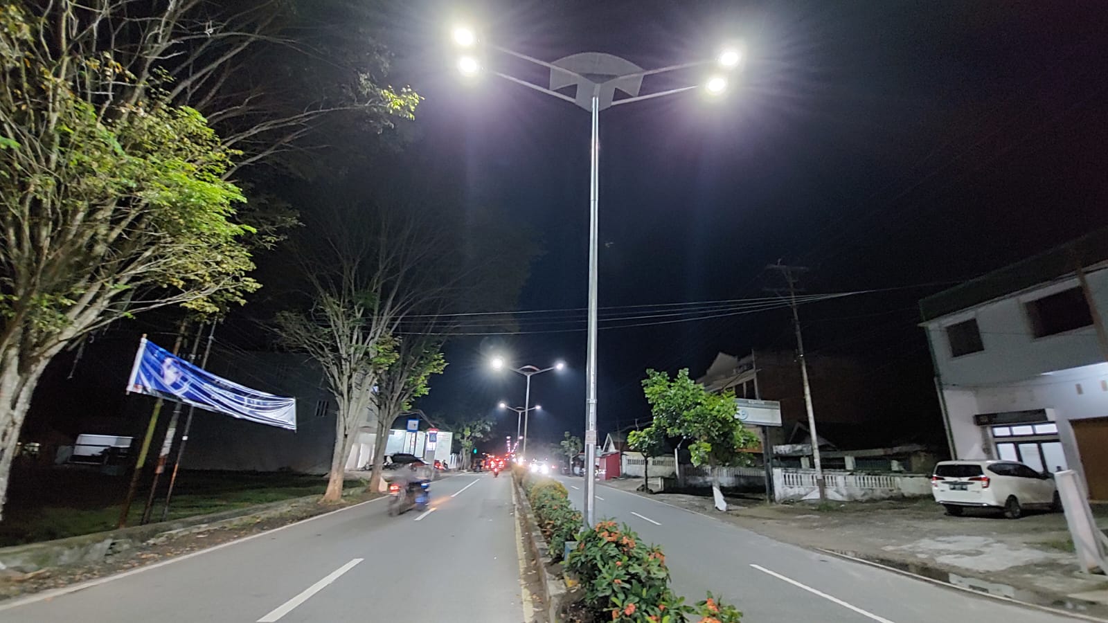 Lampu PJU di Jalan Kelurahan Sinindian Kecamatan Kotamobagu Timur. Foto: Miranty Manangin/Bolmong.News.