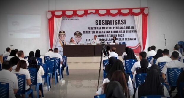 Sosialisasi dan Bimtek ini terkait Peraturan Menteri Pendayagunaan Aparatur Negara dan Reformasi Birokrasi, Nomor 6 Tahun 2022, tentang pengelolaan tenaga kerja ASN yang digelar oleh BKPP Kotamobagu, bertempat di Aula Kantor Wali Kota Kotamobagu, Rabu (25/1/2023). Foto: dok/Diskominfo Kotamobagu.