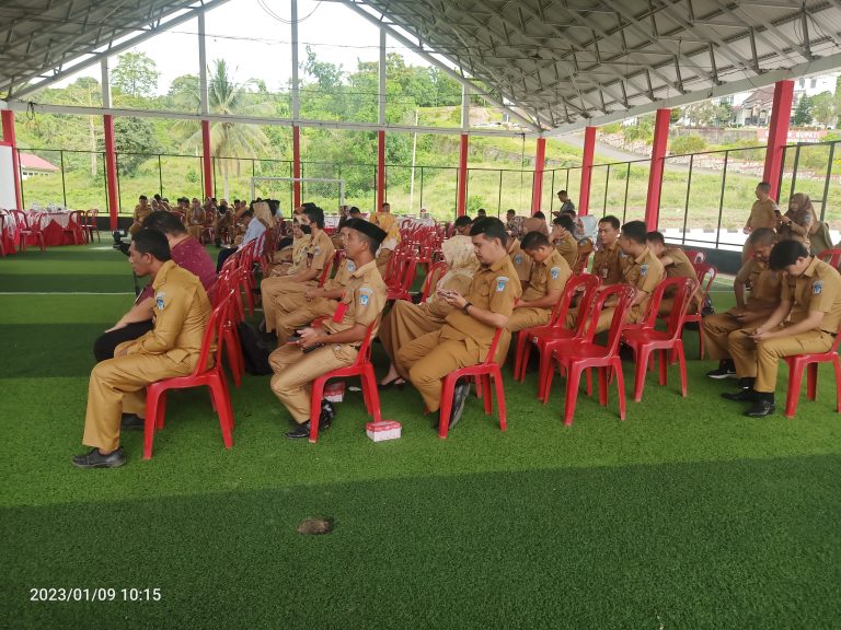 Para SKPD saat mengikuti rancangan awal RKPD Tahun 2024, di lapangan futsal kompleks perkantoran Panango, Senin (9/1/2023). Foto: Wawan Dentaw/Bolmong.News