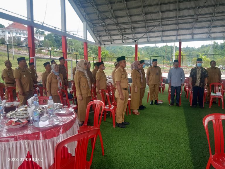 Para peserta forum konsultasi publik rancangan awal RKPD Bolsel tahun 2024 yang digelar di lapangan futsal kompleks perkantoran Panango, Senin (9/1/2023). Foto: Wawan Dentaw/Bolmong.News