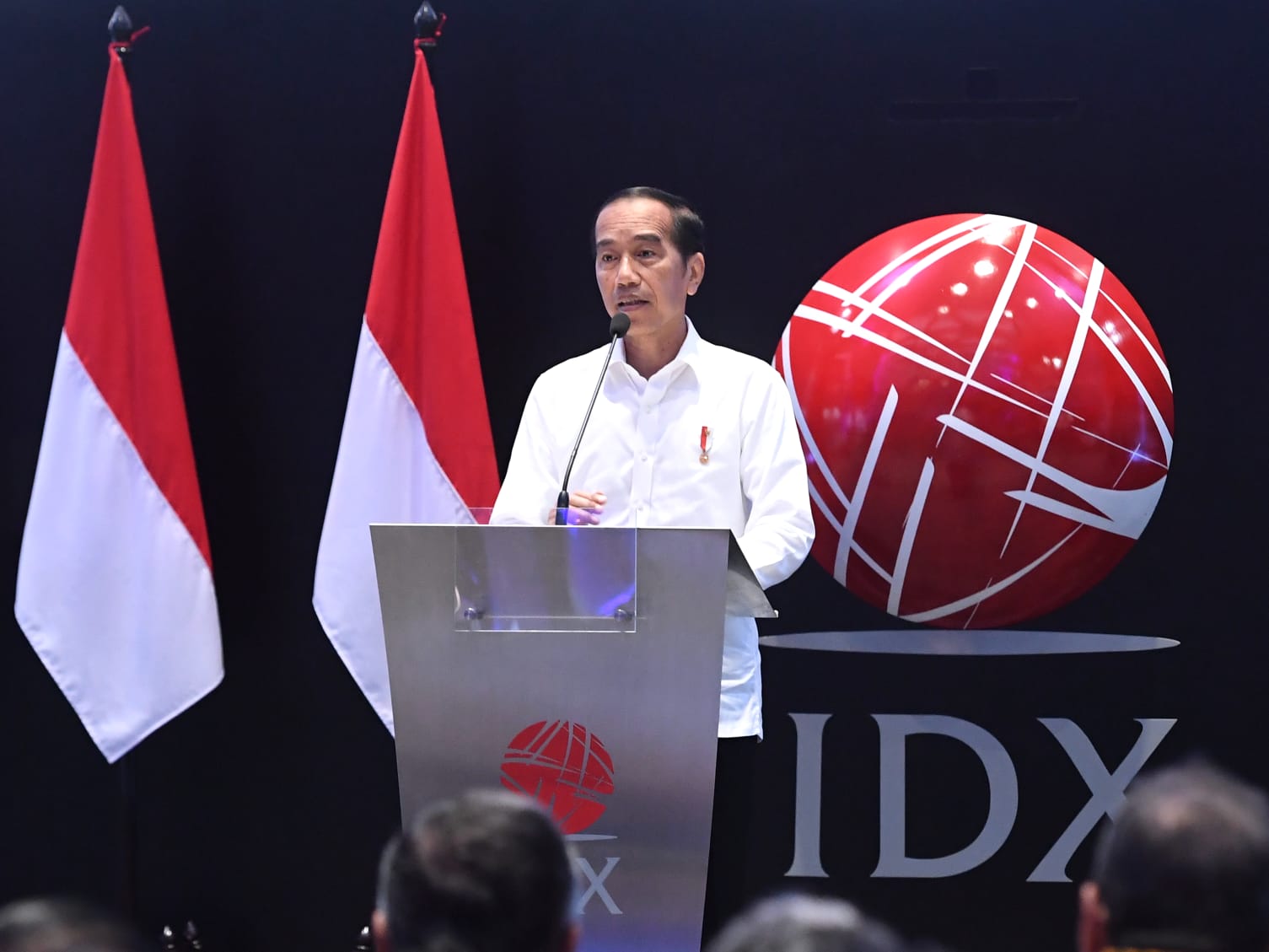 Presiden Joko Widodo membuka Perdagangan Bursa Efek Indonesia Tahun 2023, di Gedung BEI, Jakarta, Senin (2/1/2023). Foto: dok/Menpan.go.id)