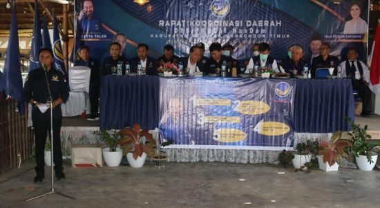 Tampak Ketua DPD Partai NasDem Sam Sachrul Mamonto saat memberikan sambutan pada Rakorda Partai Nasdem pada Senin (25/7/2022) lalu yang dilaksanakan di Cafe d'katu. (Foto: Gazali Potabuga/Bolmong.News)