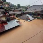 Rumah warga yang terendam banjir di Manado, Jumat (27/1/2023). Foto: Akun Facebook grup Sulawesi Utara Comunity.