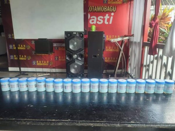 Tampak sampel urine 19 orang warga binaan Rutan Kotamobagu dengan kasus Narkotika, di Aula Pertemuan Rutan, Senin 30 Januari 2023. (foto.dok/Rutan Kotamobagu)