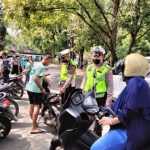 Sat Lantas Polres Kotamobagu saat menggelar kegiatan rutin yang ditingkatkan (KYRD), Rabu (18/5/2022). Foto: Wahyudy Paputungan.