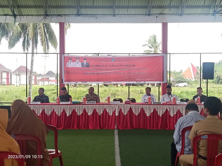 Suasana forum konsultasi publik rancangan awal RKPD Bolsel Tahun 2024 yang digelar dil lapangan futsal kompleks perkantoran Panango, Senin (9/1/2023). Foto: Wawan Dentaw/Bolmong.News)