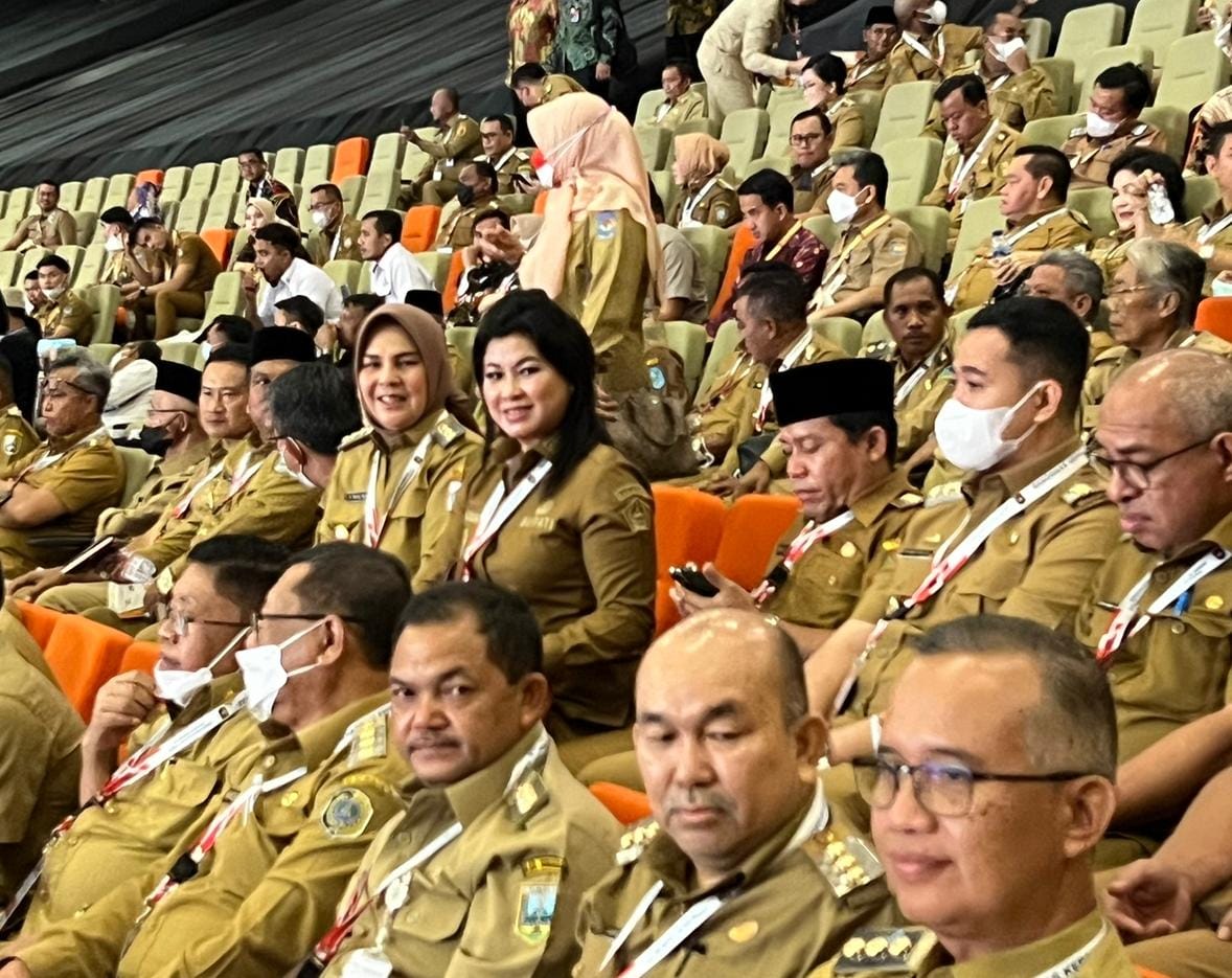 Wali Kota Kotamobagu Tatong Bara bersama seluruh kepala daerah saat menghadiri Rakornas kepala daerah dan Forkopimda se-Indonesia yang dibuka Presiden Jokowi bertempat di Bogor, Selasa (17/1/2023). Foto: dok/Diskominfo Kotamobagu.