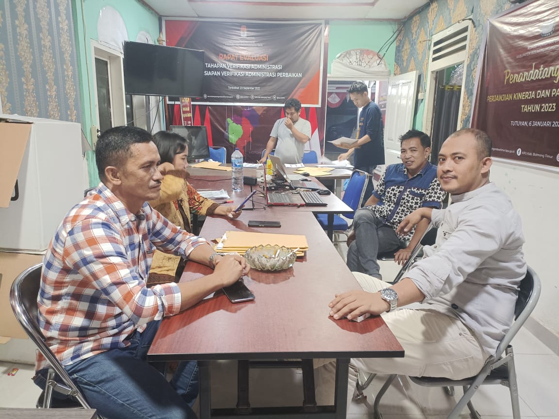 Rapat pengawasan seleksi calon PPS oleh Bawaslu Boltim, Jumat (13/1/2023). Foto: Gazali Potabuga/Bolmong.News.