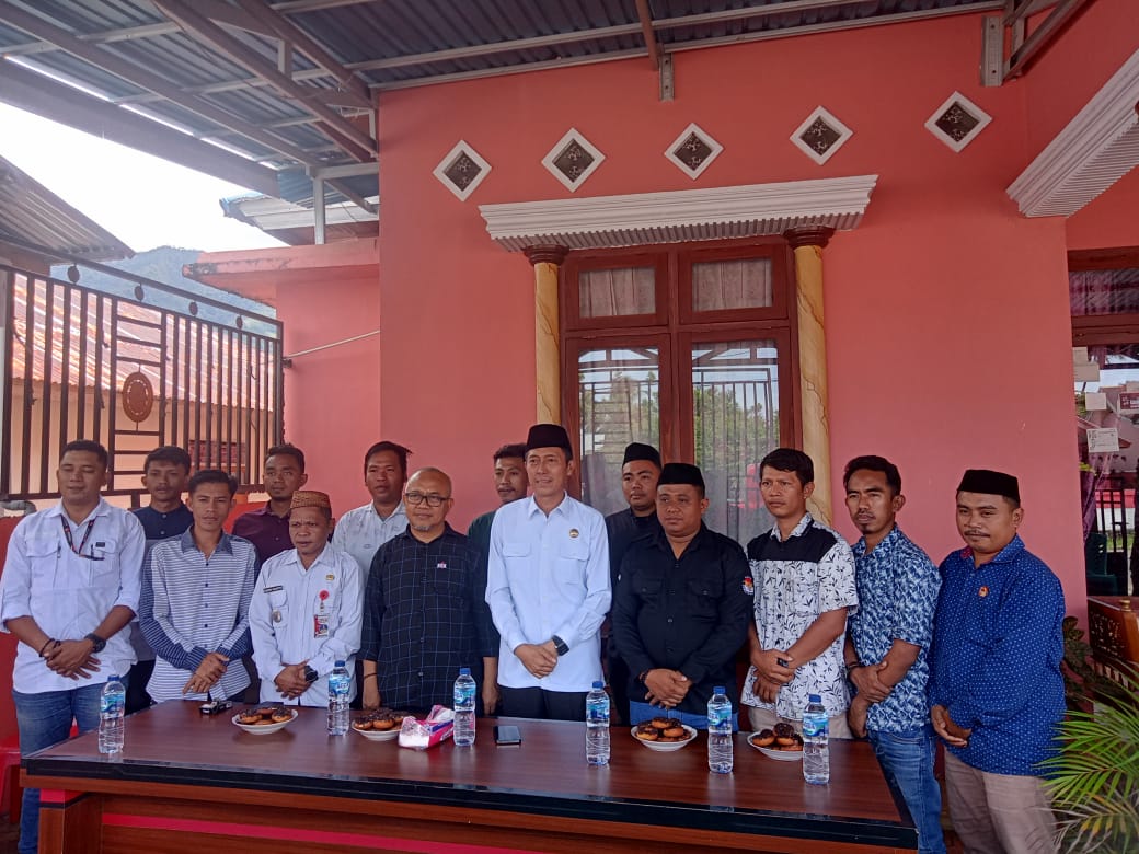 Bupati Bolsel Iskandar Kamaru menerima kunjungan KPU Bolsel dan Petugas Pantarlih, Rabu (15/2/2023). Foto: Wawan Dentaw/Bolmong.News.