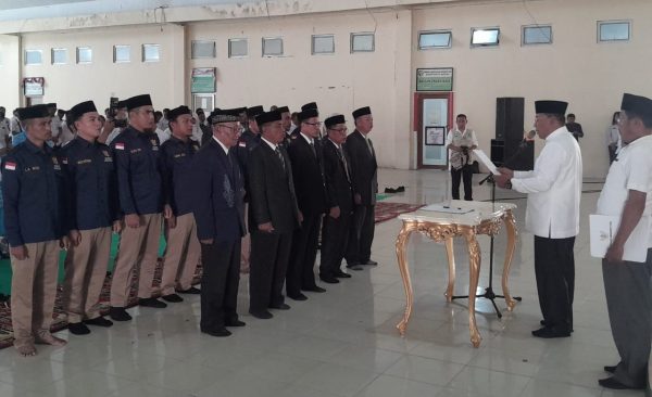 Tampak Bupati Bolmut Depri Pontoh saat melantik pengurus baru Baznas yang berlangsung di Auditorium Pohohimbunga Kantor Bupati Bolmut, Rabu 22 Februari 2023. (foto.Muchtar L Harundja/bolmong.news)