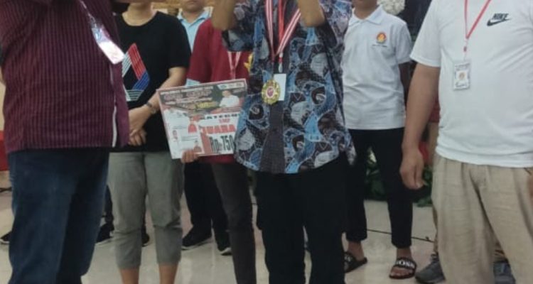 Salah satu siswa Bolsel yang meraih juara pada ajang Open Chess Tournament 2023 ODSK, bertempat di Graha Gubernuran Bumi Beringin Kota Manado. Sebut, (18/02/2023): Foto: Wawan Dentau.