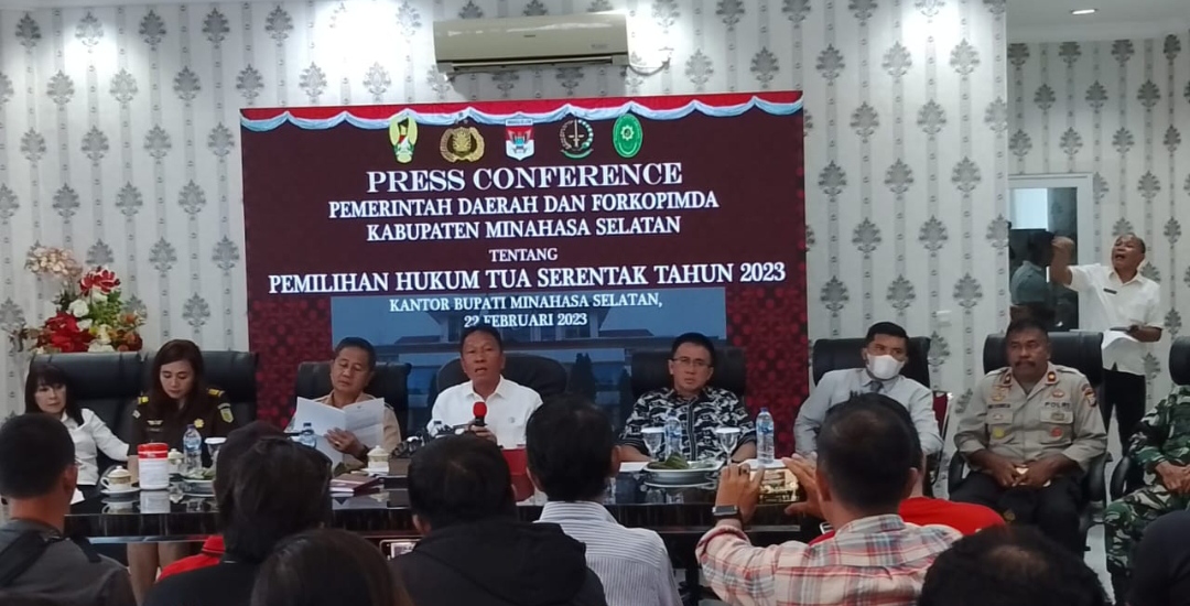 Bupati Kabupaten Minahasa Selatan Franky Donny Wongkar saat menggelar konferensi pers, Rabu (22/2/2/230). Foto: Jendry Paendong/Bolmong.News