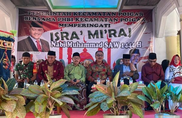 Tampak Penjabat Bupati Bolmong Limi Mokodompit saat menghadiri Peringatan Isra Mi'raj 1444 Hijriah yang digelar di Kecamatan Poigar, Kabupaten Bolmong, Sabtu 18 Februari 2023. (foto. Dinas Kominfo Bolmong)