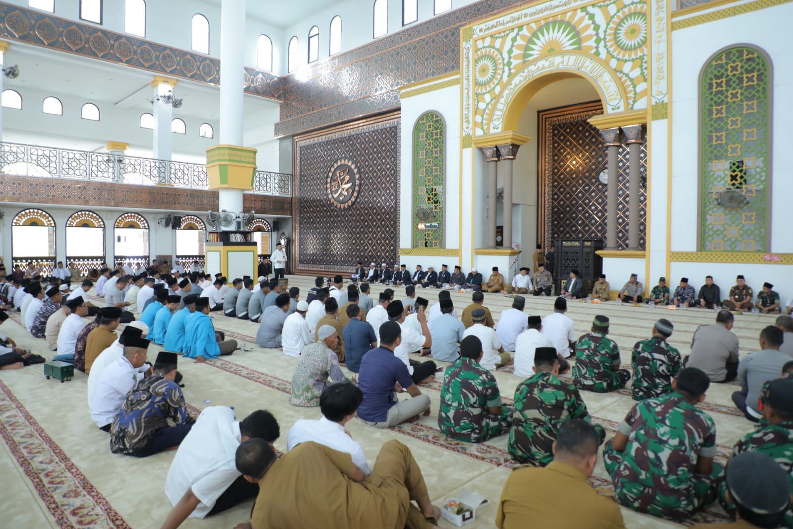 Pemkab Asahan menggelar Peringatan Isra Mi'raj Nabi Muhammad SAW 1444 H di Masjid Agung Haji Achmad Bakrie Kisaran, Selasa (21/02/2023). Foto: Anggi Lubis.