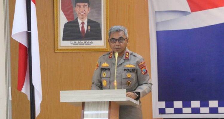 Kapolda Sulawesi Utara (Sulut) Irjen Pol Setyo Budiyanto membuka kegiatan latihan pra operasi (Latpraops) kepolisian kewilayahan dengan sandi “Keselamatan Samrat-2023”, pada Kamis (2/2), di ruang Tribrata Mapolda Sulut.