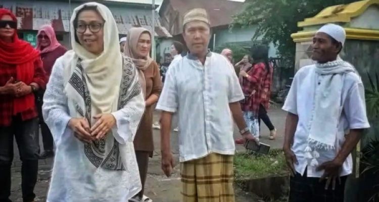 Akrab disapa YSM, Dra Hj Yasti Soepredjo Mokoagow saat disambut antusias warga muslim di Kabupaten Minahasa Selatan (Minsel), Jumat 17 Februari 2023. (foto.wahyudy paputungan/bolmong.news)