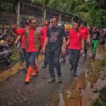 Penjabat Bupati Limi Mokodompit bersama Wakil Wali Kota Richard Sualang, saat turun langsung meninjau lokasi pasca banjir dan longsor Manado, Sulawesi Utara, Rabu 1 Februari 2023. (foto. Dinas Kominfo Bolmong)
