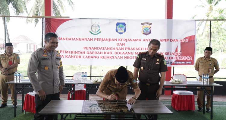 Pemkab Bolsel bersama Kejaksaan Negeri Kotamobagu dan Polres Bolsel menandatangani kerjasama, Senin (13/2/2023). Foto; Wawan Dentaw/Bolmong.News