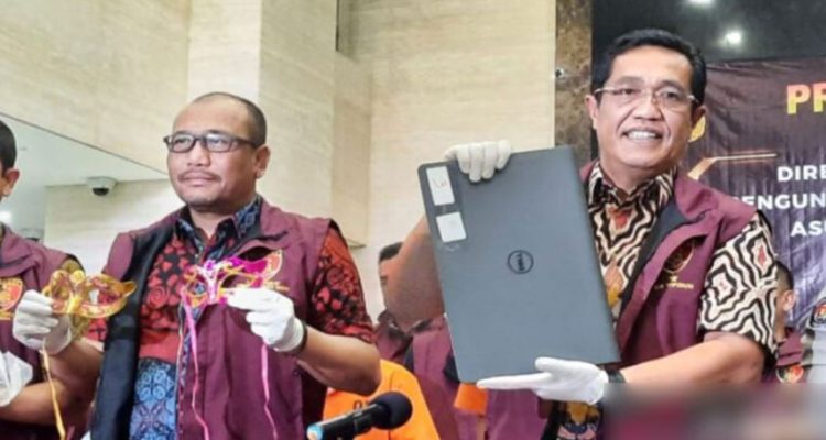 Bareskrim Polri berhasil mengungkap peran 6 tersangka dalam kasus asusila, pornografi, dan judi online jaringan internasional, Jumat (3/2/2023). Foto: dok/polri.go.id