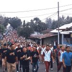 Tampak Wakil Wali Kota Kotamobagu Nayodo Koerniawan, Ketua PWI Kota Kotamobagu Junaidi Amra, Polres Kotamobagu dan Kodim 1303 saat melaksanakan jalan sehat dalam rangka peringatan Hari Pers Nasional ke-77 yang digelar PWI Kotamobagu, Polres Kotamobagu dan Kodim 1303 Bolmong, Kamis (23/2/2023). Foto: Erwin Makalunsenge/Bolmong.News