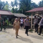 Wakil Bupati Bolmut Amin Lasena didampingi Asisten II, Kabag Ops Kompol Hariadi Ismail bersama jajaran Polres Bolmut. melakukan monitoring harga bahan pokok di Pasar Boroko, Selasa (14/2/2023). Foto: Muchtar L Harundja/Bolmong.News