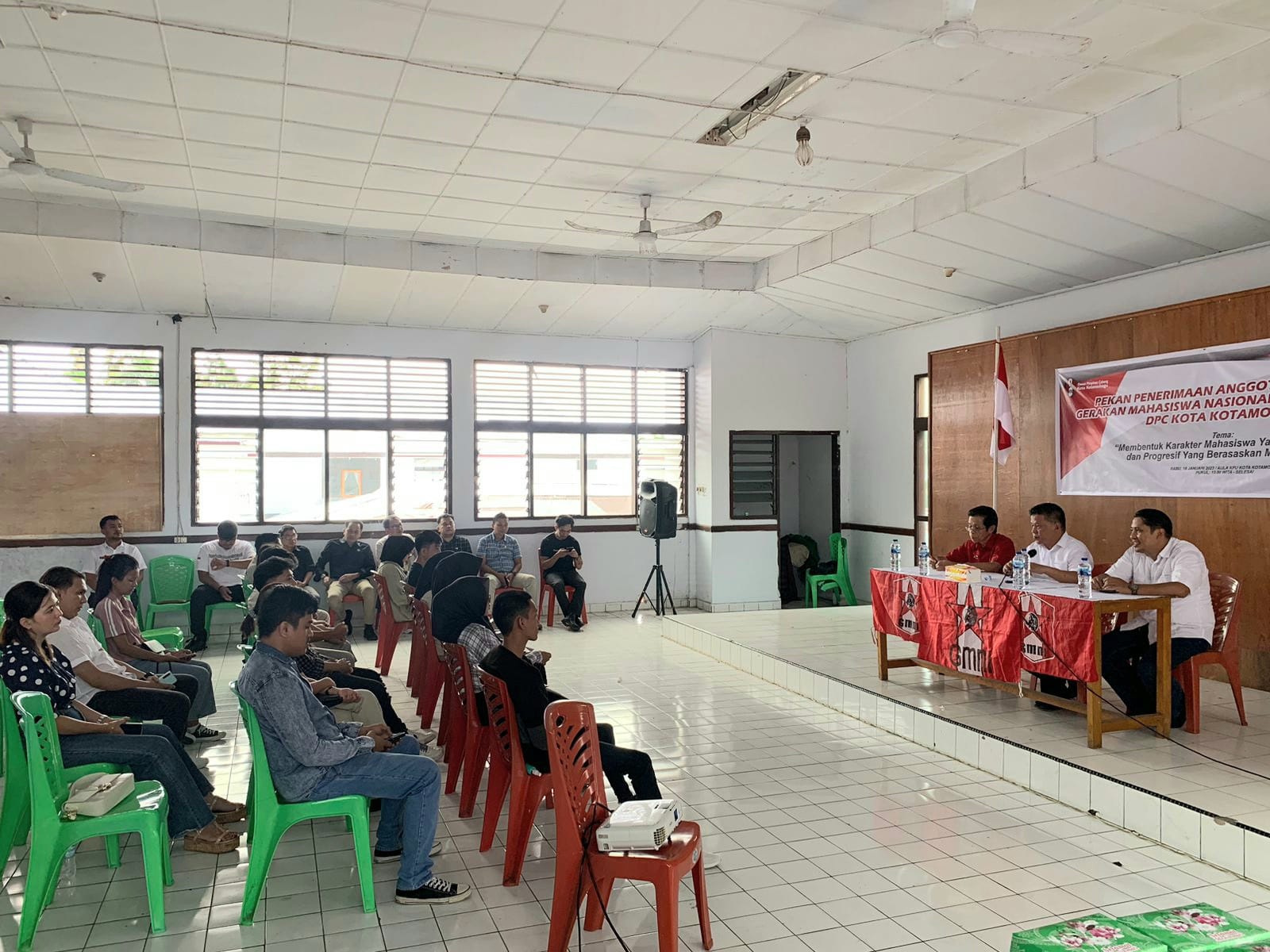 Wakil Wali Kota Kotamobagu saat menghadiri Pekan Penerimaan Anggota Baru, Gerakan Mahasiswa Nasional Indonesia (GMNI) DPC Kotamobagu, di Aula Eks Kantor Bupati Bolaang Mongondow, Rabu (18/1/2023). Foto Miranty Manangin.