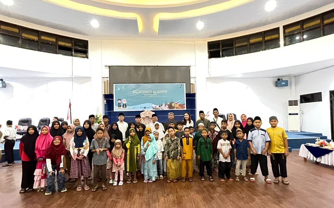 KoPra PeKah berbagi santunan untuk anak-anak yatim piatu bertempat di Aula Pondabo Lantai III, Kantor Bupati Boltim, Kamis (30/3/2023) siang tadi. (Foto: bolmong.news)