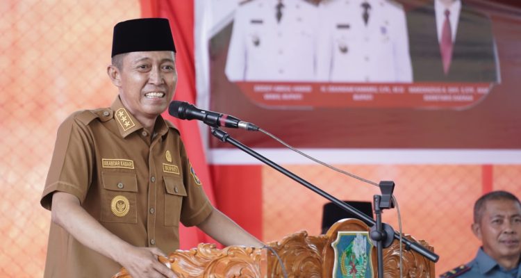 Bupati Bolsel Iskandar Kamaru saat membuka Musrenbang RKPD Tahun 2024 bertempat di di Lapangan Futsal, kompleks perkantoran Panango, Kecamatan Bolaang Uki, Selasa (21/3/2023). Foto: Wawan Dentaw/bolmong.news