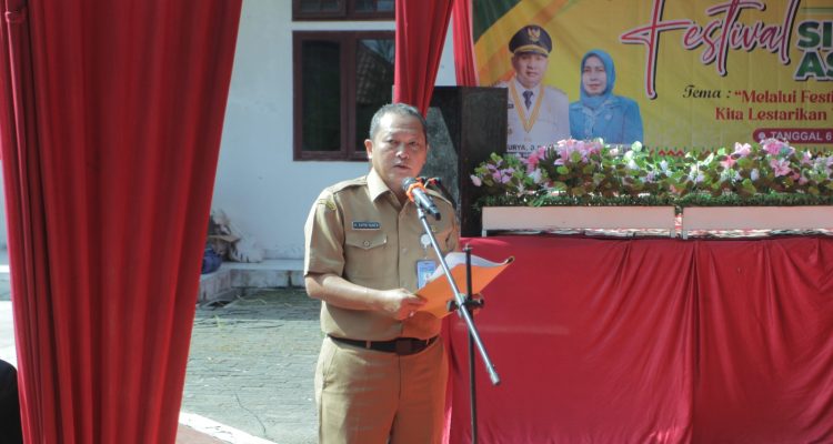 Sekda Kabupaten Asahan John Hardi Nasution mewakili Bupati saat membuka festival Sinandong, Senin (6/3/2023). Foto: Anggi Lubis/bolmong.news.