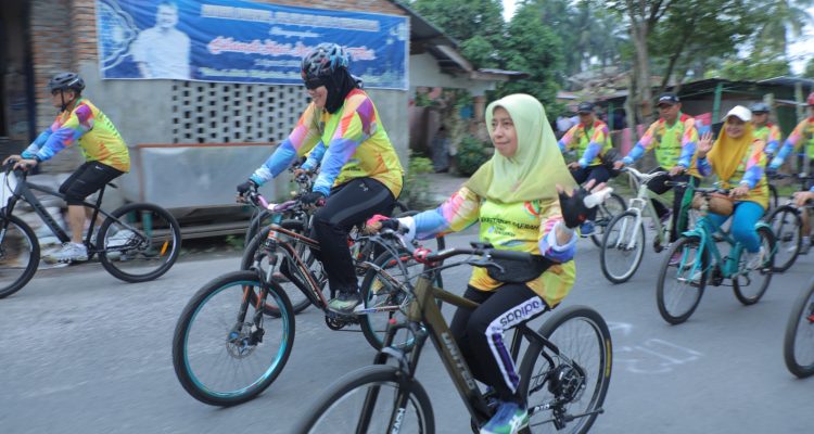 Gowes bersama yang digelar Pemerintah Kabupaten Asahan dalam rangka memeriahkan Hari Jadi Kabupaten Asahan ke-77 Tahun 2023, Minggu (12/3/2023). Foto: Anggi Lubis/bolmong.news