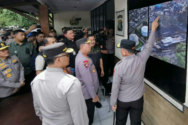 Kapolri Jenderal Listyo Sigit Prabowo akan melakukan peninjauan langsung ke lokasi kebakaran Depo Pertamina, Plumpang, Jakarta Utara, Sabtu (4/3/2023). Foto: dok/Humas Polri.