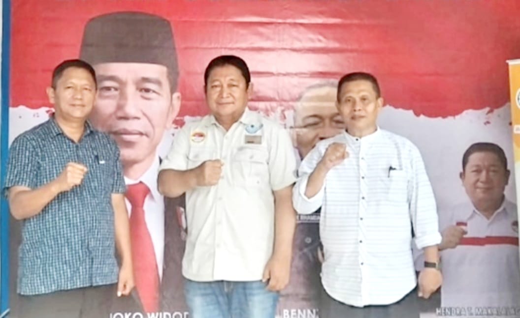 Kepala B2MI Sulut Hendra Makalalag (Tengah) bersama Staf Ahli Kotamobagu, Roy Bara (Kanan) dan Refly Mokoginta (Kiri), Rabu (02/03/2023) di Kantor BP2MI Sulut. Foto: dok/BP2MI Sulut.