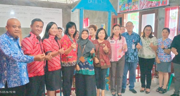 Pemerintah Desa Wiau Lapi dan Tim penilai dan verifikasi Kampung Berkualitas, Kamis (16/3/2023). Foto: Jendry Paendong/bolmong.news.